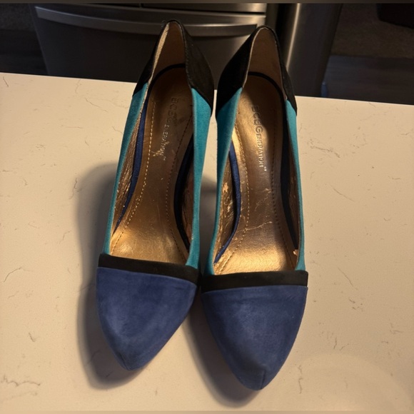 BCBGeneration size 9M Teal Blue, light bluebUltra suede Color block Pumps - Picture 3 of 12